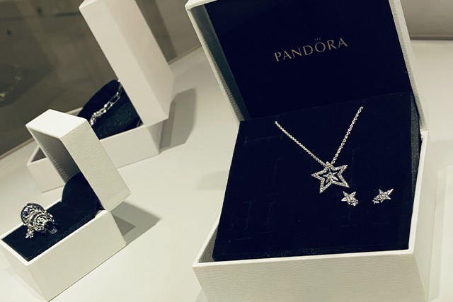 A Natale regala un gioiello Pandora